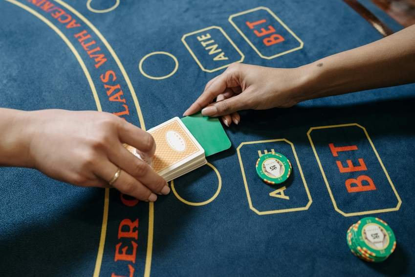 queenspinscasino